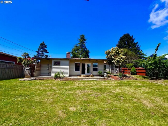 Building Photo - 337 Spruce Dr