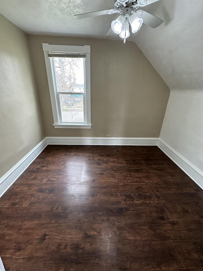 Building Photo - 708 4th Ave S