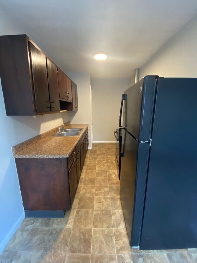Building Photo - Charming 1Bed/1Bath Apartment with Washer/...