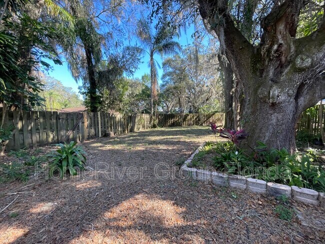 Building Photo - 1200 Lake Valrico Ln