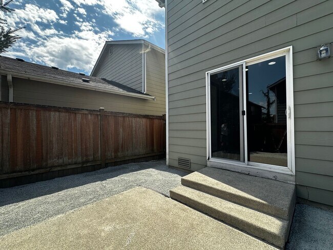Building Photo - Beautiful 4-Bedroom 2.5-Bathroom Home in M...