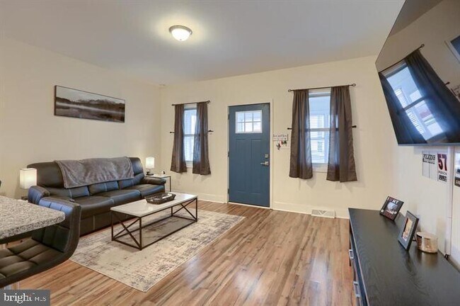 Primary Photo - 409 7th St