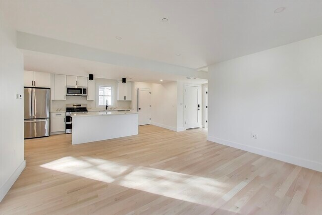 Building Photo - 2195 Dorchester Ave