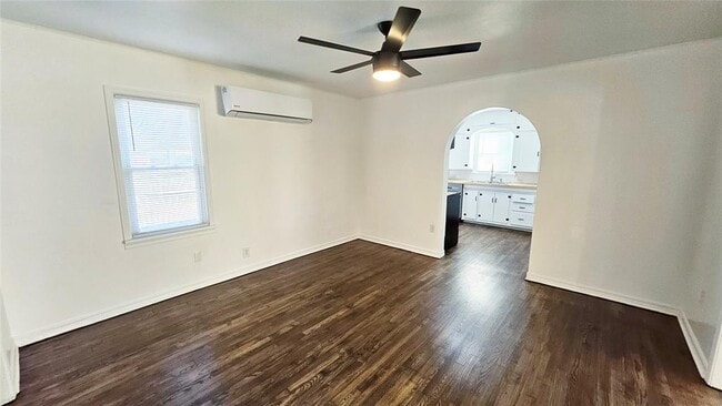 Building Photo - 205 Madison Ave NE