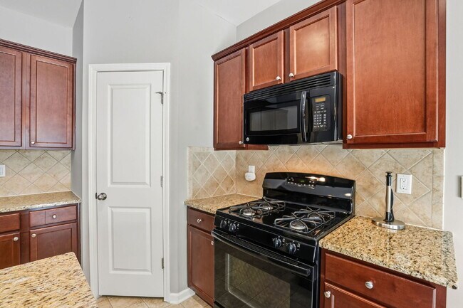 Building Photo - "Charming 3-Bed Oasis with 2 Full Baths in Ladson - 1,283 Sq Ft of Comfort!"