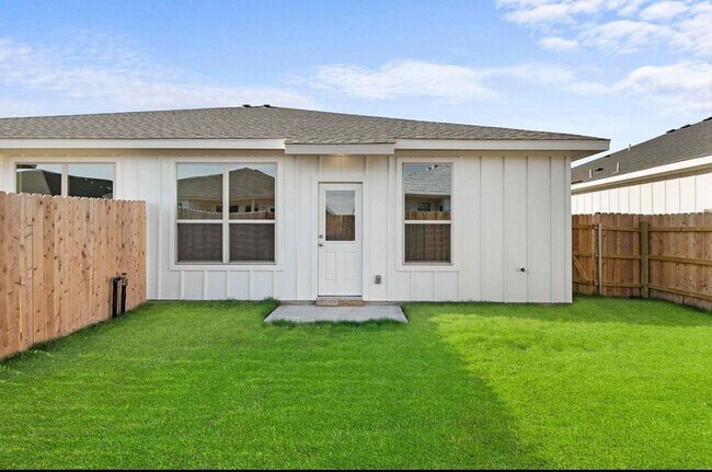 Building Photo - 616 Pacific Crest Trl