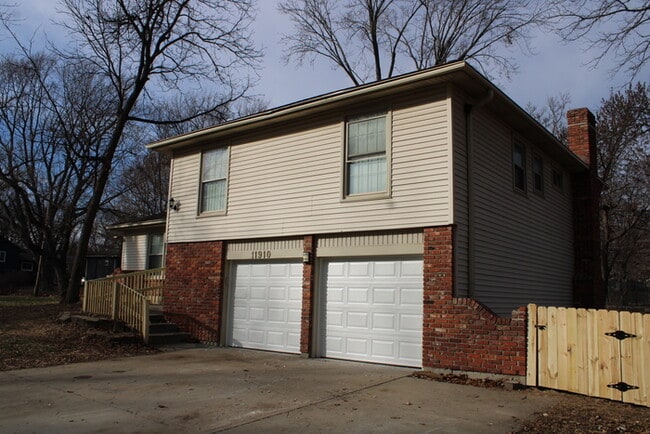 Building Photo - Spacious 5-bedroom, 2.5 full-bath home located in Shawnee, KS