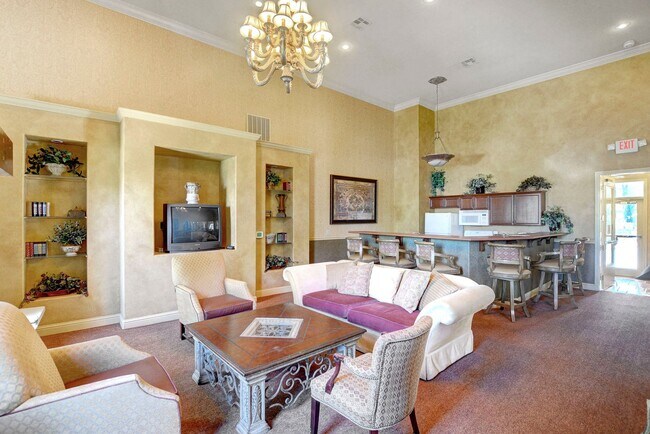 Building Photo - Charming 1 bedroom Condo with full size Ga...