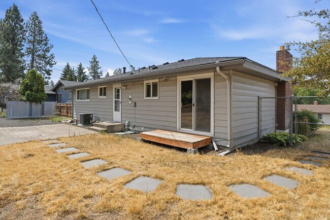 Building Photo - 6520 N Sutherlin St