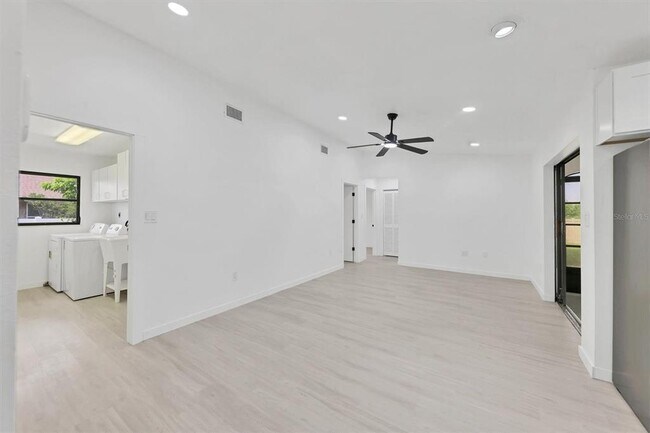 Building Photo - 948 Andrews Ave NW