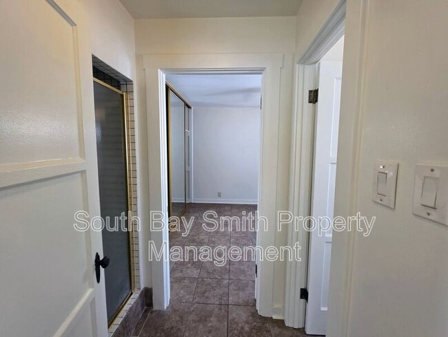 Building Photo - 57 7th Ct
