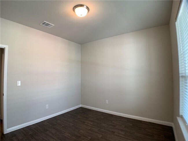 Building Photo - 237 Michaelis Dr