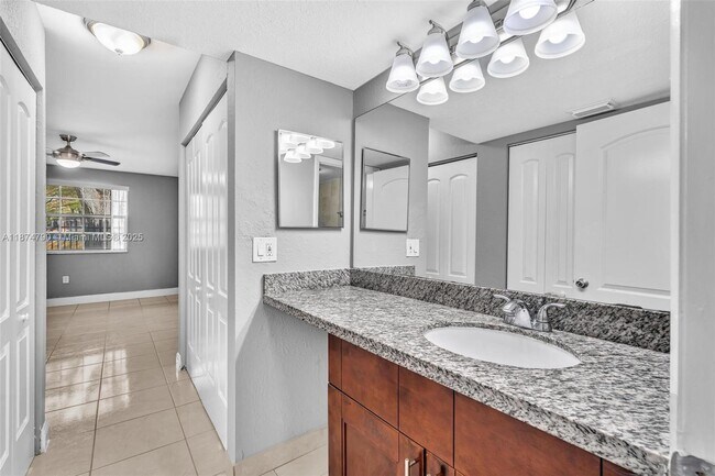 Building Photo - 2890 N Oakland Forest Dr