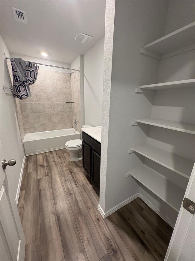 Building Photo - 668 Wyatt Wy