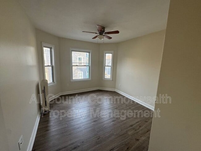 Building Photo - 8 Elm St