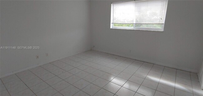 Building Photo - 1400 NE 54th St