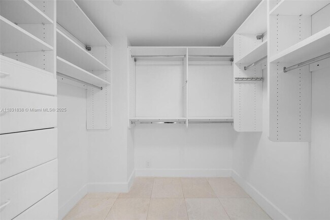 Building Photo - 251 Crandon Blvd