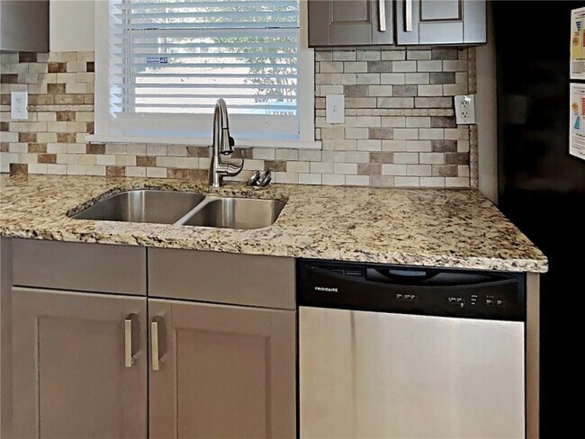 Building Photo - 3148 Thrasher Cir