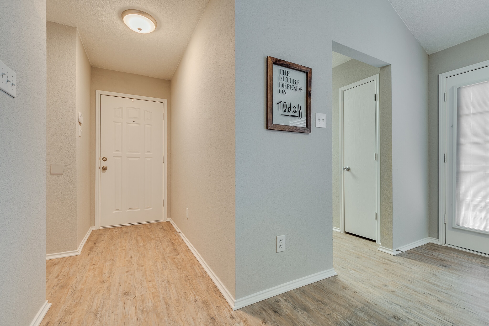 Entry - 2508 Concina Way