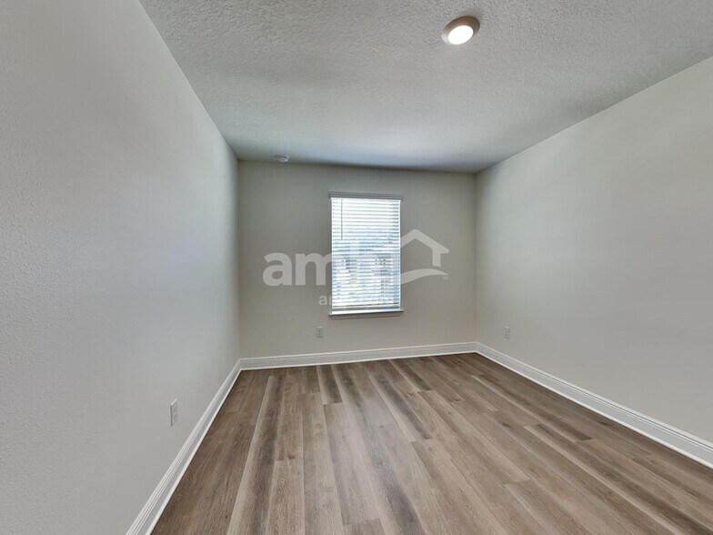 Building Photo - 27154 St Andrews Ave