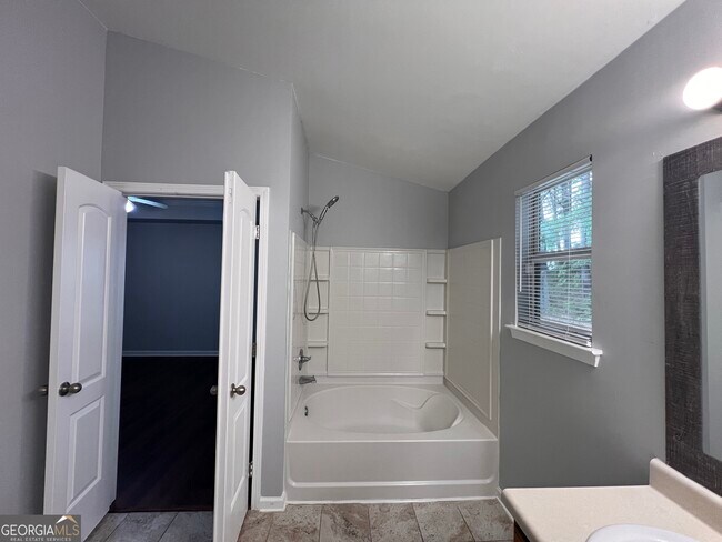 Building Photo - 63 Camden Way