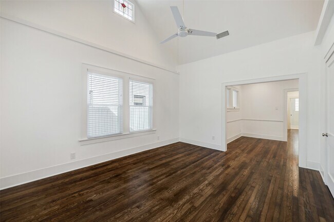 Building Photo - 303 W Clay St