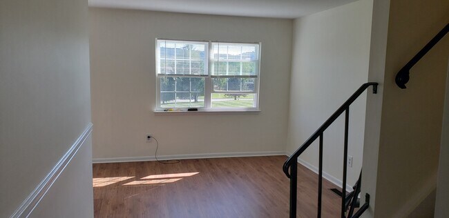 Building Photo - 752 Springfield Ct