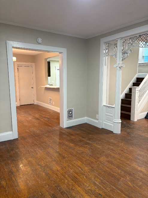 Building Photo - 242 Ravine Ave