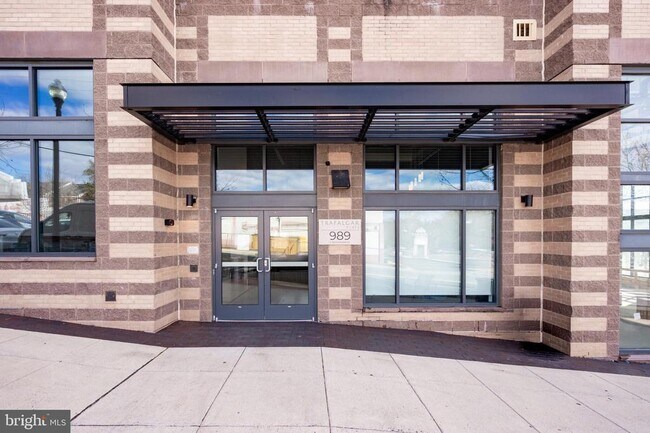 Building Photo - 989 S Buchanan St