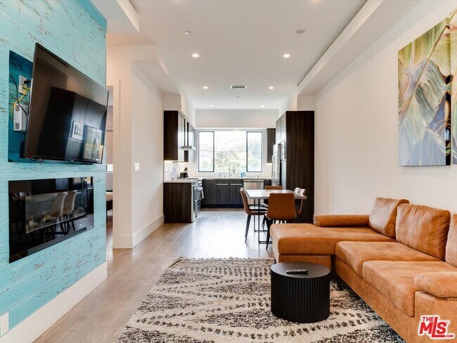 Building Photo - 4830 Pickford St