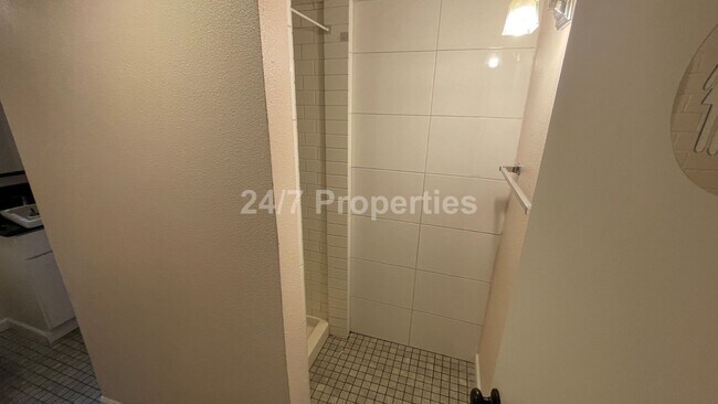 Building Photo - 2024-5815MF