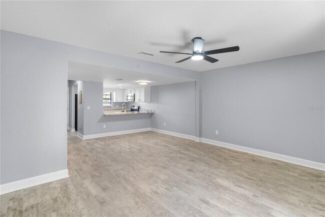 Building Photo - 10132 Lake Oak Cir