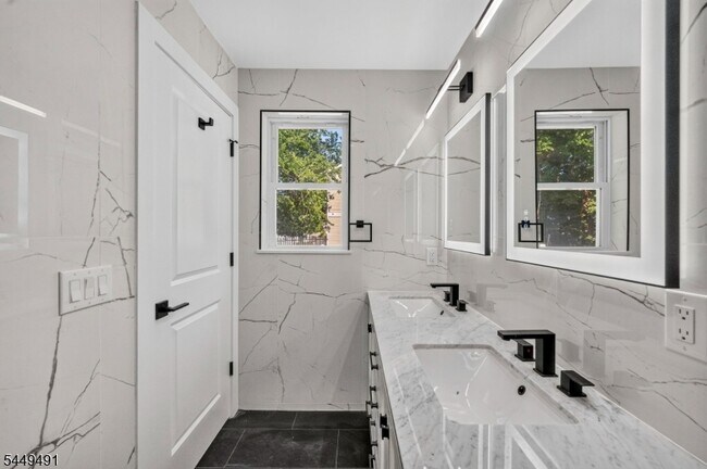 Building Photo - 62 Hillside Ave