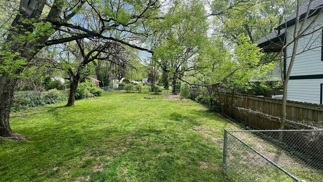 Building Photo - Cute East Nashville Home