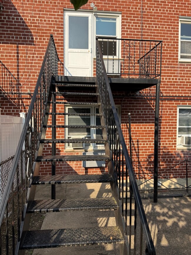 Building Photo - 10138 104th St