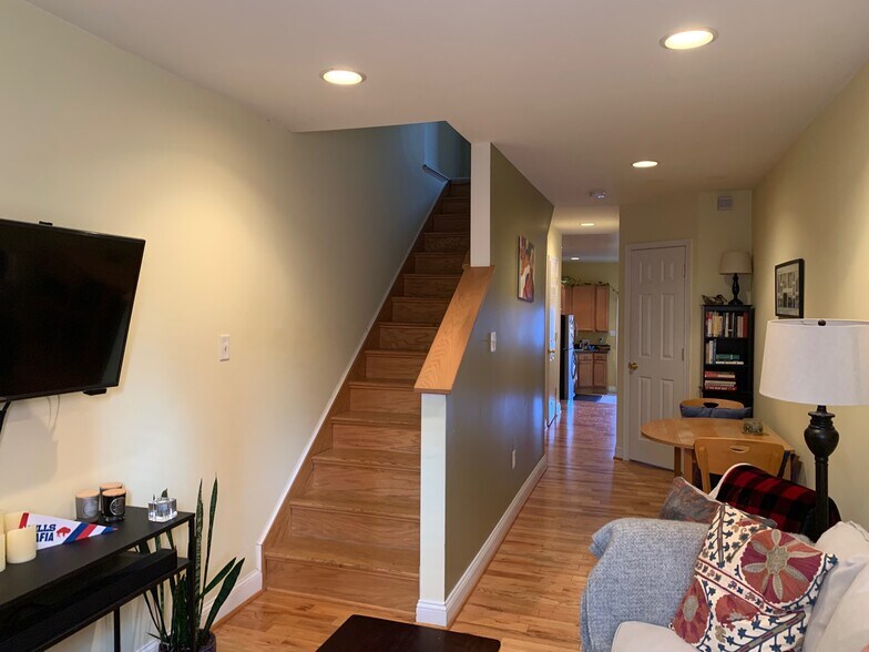 Living Room - 18 S Castle St