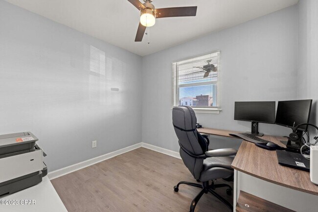 Building Photo - Recently Updated 4Bed/2Ba, Centrally Locat...