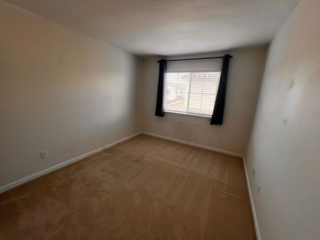 Building Photo - Great looking home and neighborhood in the...