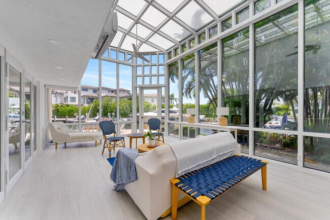 Building Photo - 1013 Bel Air Dr