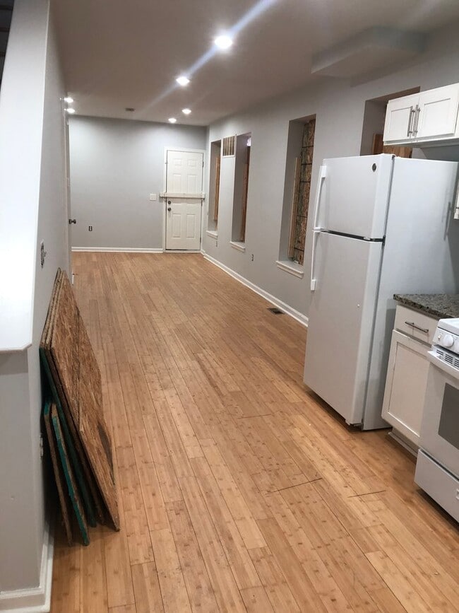 Building Photo - Charming row home in Baltimore City!