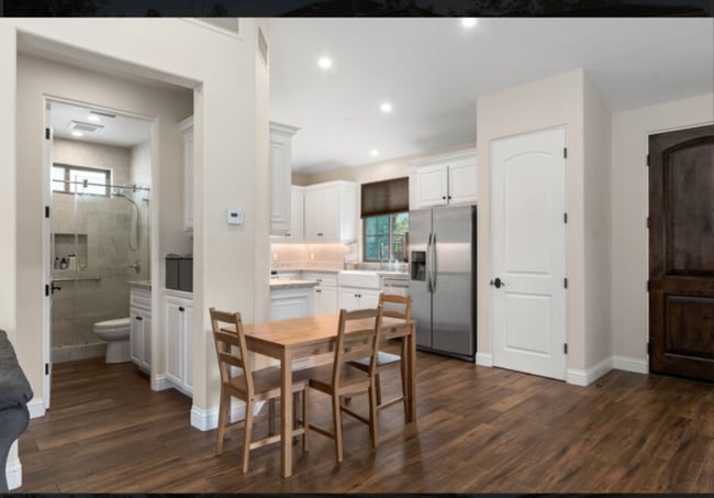 Building Photo - 423 Paso Del Norte