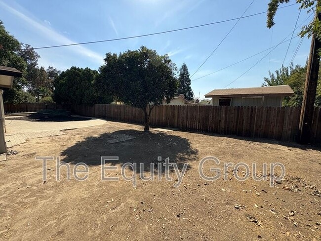 Building Photo - 505 N Lovers Ln