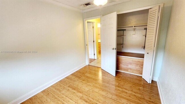 Building Photo - 6516 SW 41st Ct
