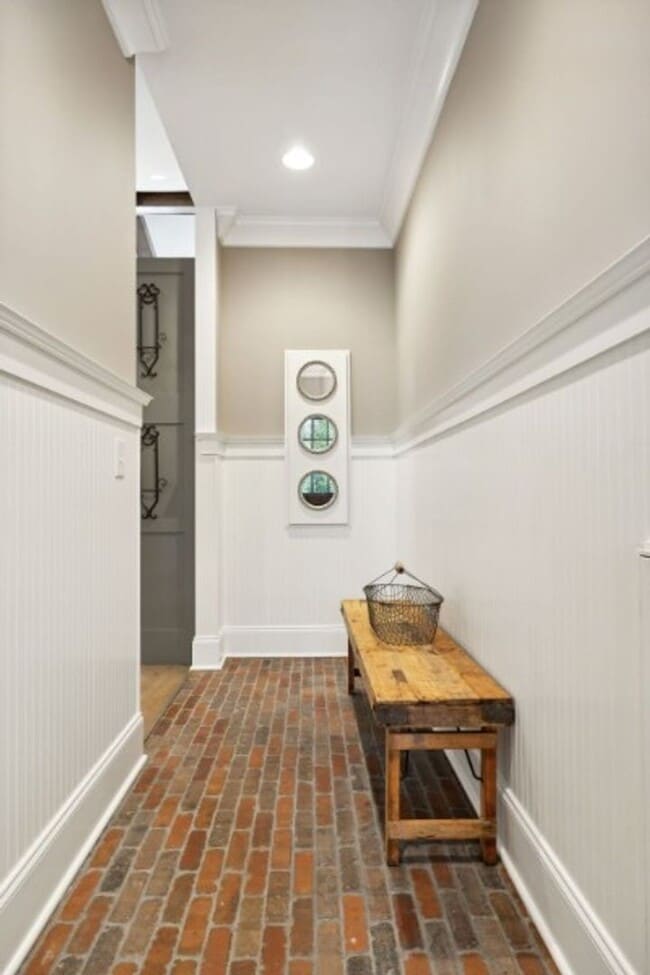 Building Photo - FULLY FURNISHED ISLAND HOME ON OLD HICKORY...