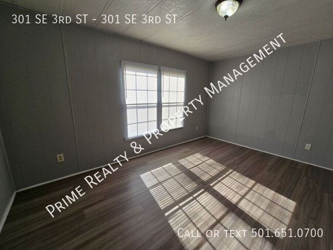 Building Photo - 301 SE 3rd St