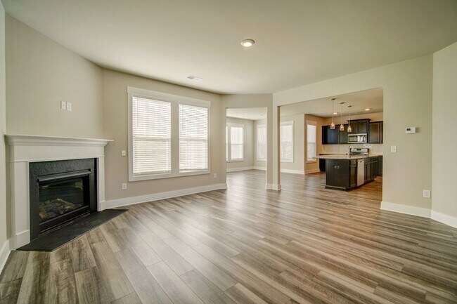 Building Photo - Gorgeous 4 BR, 3BA, Home with Loft, and 2 ...
