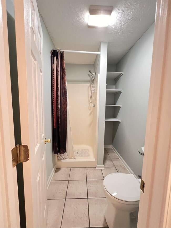 Building Photo - 671 Jenny St