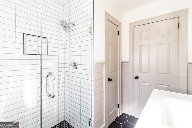 Building Photo - 907 White St SW