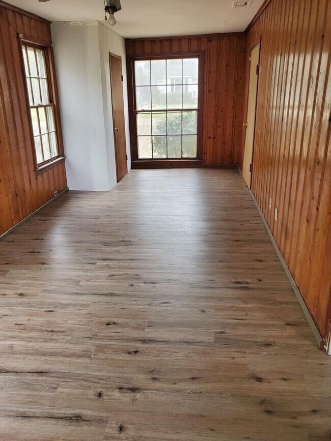 Building Photo - 2741 Essex St