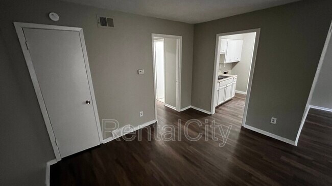 Building Photo - 3648 Rhea Ave